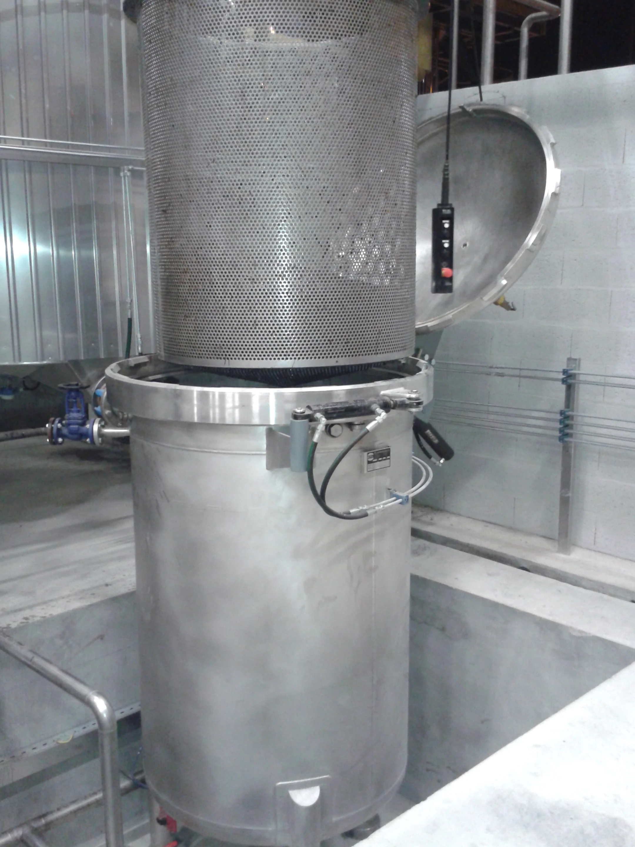 BTL Filtro tipo cesto com sistema de abertura automática em aço inoxidável